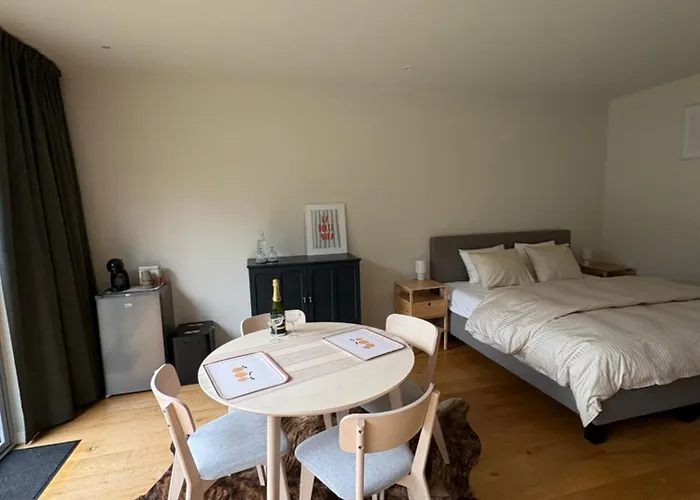 Cozy Guestroom Near City Center