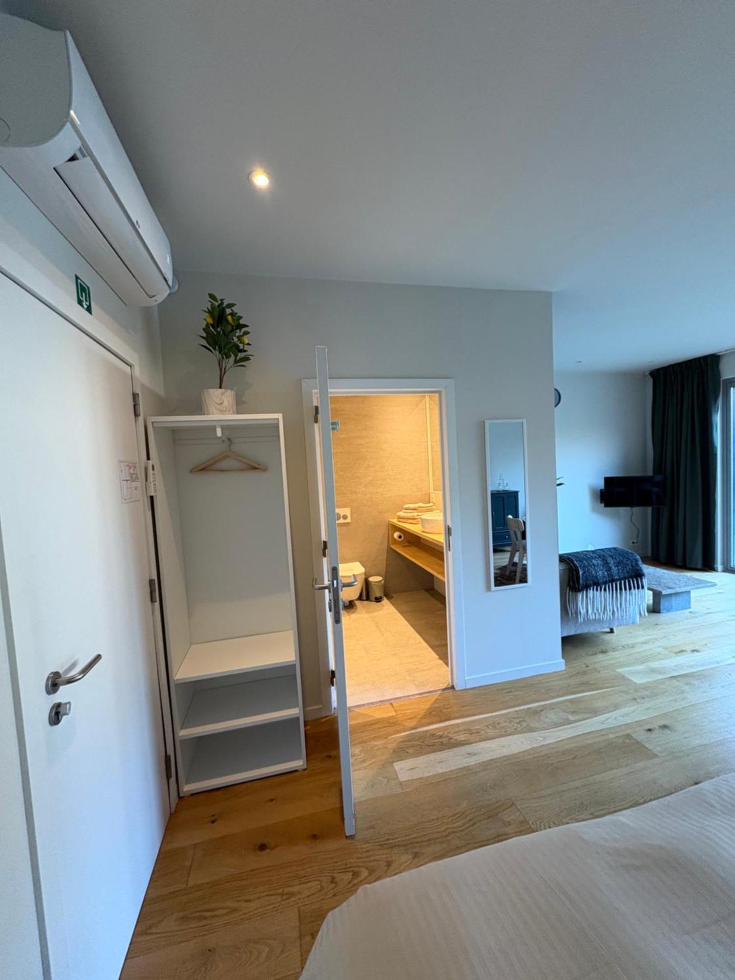 Cozy Guestroom Near Center Appartamento Bruges